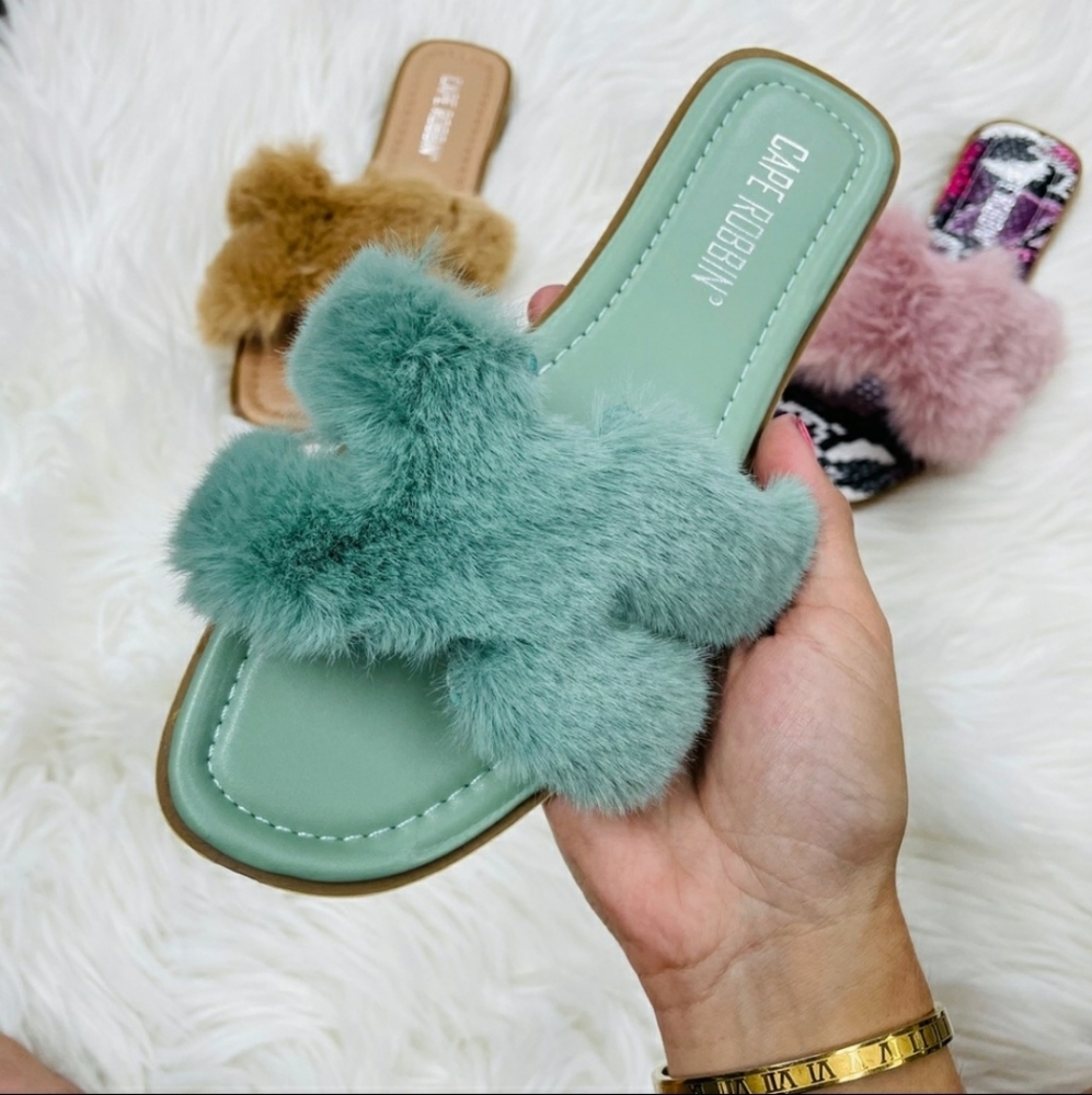 🆕️ LAST 2! Cape Robbin Fur Slides - Picture 10 of 10